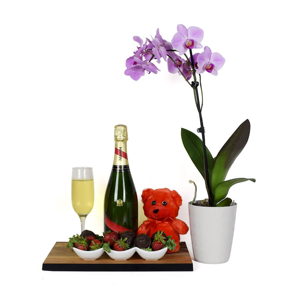 “Dear Mum” Celebration Gift Basket